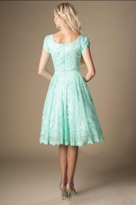 New Arrivals 2017 Mint Green Lace Short Beach Country Bridesmaid Dresses Cheap Scoop Neck Short Sleeve Knee Length Maid Of Honor Gown EN4061