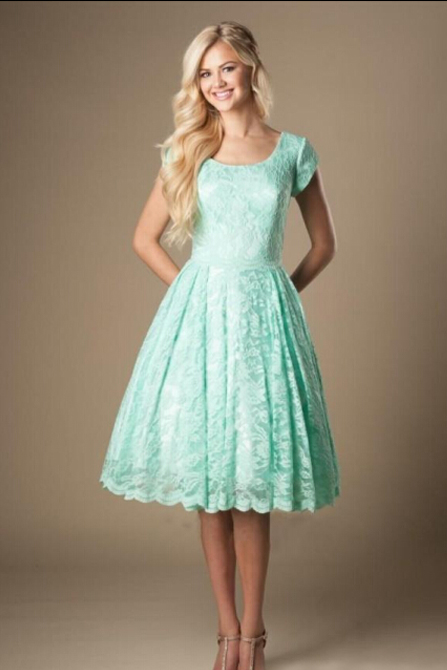 New Arrivals 2017 Mint Green Lace Short Beach Country Bridesmaid Dresses Cheap Scoop Neck Short Sleeve Knee Length Maid Of Honor Gown EN4061
