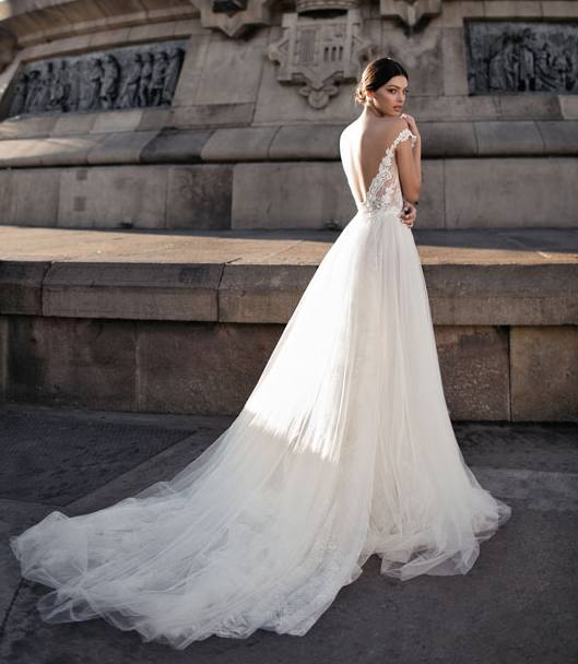 Fashion Backless Beach Wedding Dresses A-Line Off Shoulder Appliques Lace Bridal Gowns Tulle Sweep Train Bohemian Wedding Dress