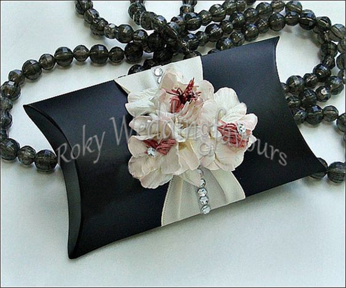 Free Shipping 50pcs Black Pillow Favor Boxes Wedding Party Bonbonniere Candy Gift Boxes Bridal Shower Table Setting Party Supplies
Free Shipping 50pcs Black Pillow Favor Boxes Wedding Party Bonbonniere Candy Gift Boxes Bridal Shower Table Setting Party Supplies