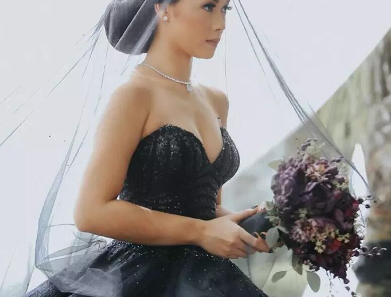 Latest 2020 Black Gothic Wedding Dresses Sweetheart Neck Beaded Puffy A Line Vintage Quality Lace Bridal Gowns Plus Size Custom Made China