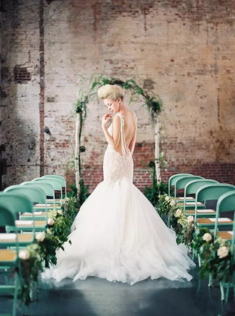 Elegant Mermaid Wedding Dress Sexy V Neck High Quality Lace Applique Backless Beading Custom Made Floor Length Wedding Dresses