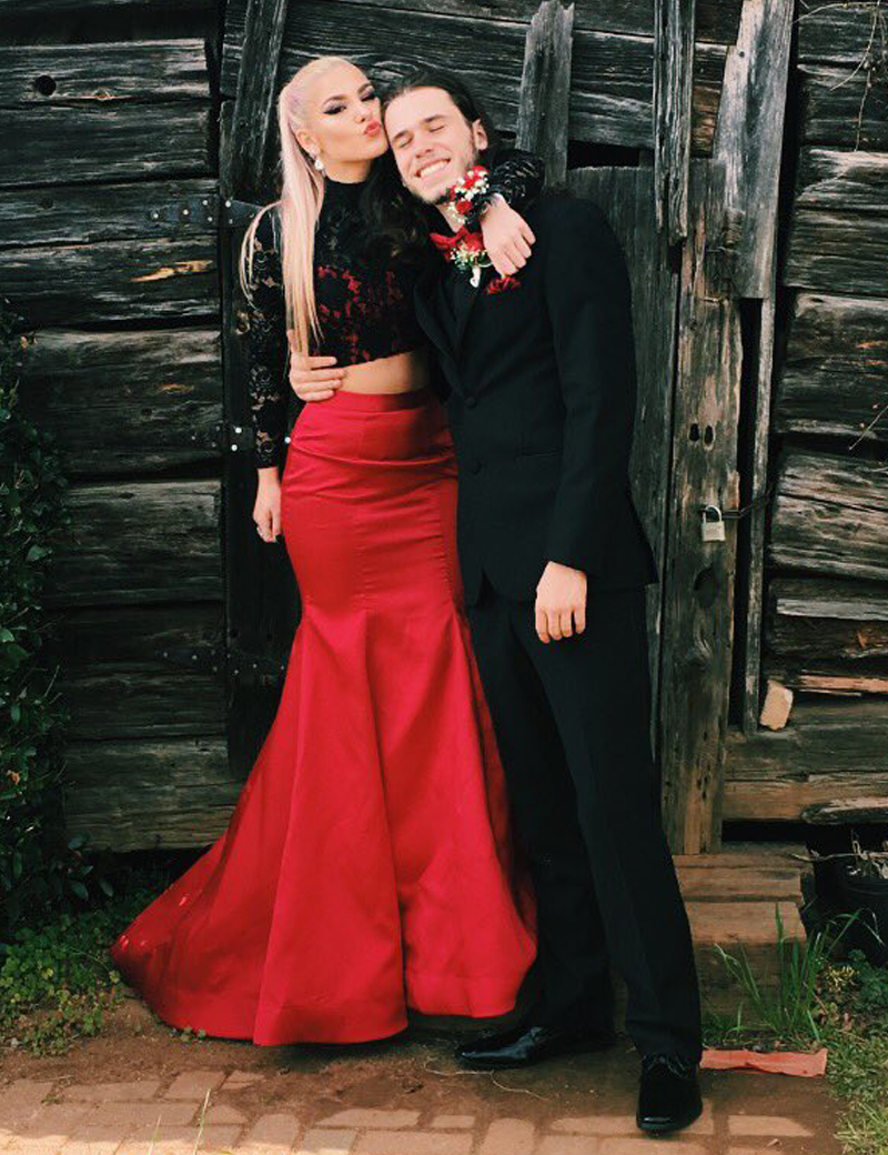 High Neck Black Lace Long Sleeve Prom Dresses Two Pieces Red Satin Skirt Mermaid Prom Gowns Open Back Girls Graduation Dresses galajurken, White
High Neck Black Lace Long Sleeve Prom Dresses Two Pieces Red Satin Skirt Mermaid Prom Gowns Open Back Girls Graduation Dresses galajurken, White
