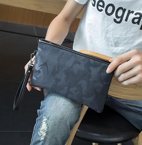 Factory wholesale men bag waterproof and wear-resistant Oxford wrist bags street trend camouflage mens wallet personalized contrast leather storage wallets, Camcuflage(boutique box) 
Factory wholesale men bag waterproof and wear-resistant Oxford wrist bags street trend camouflage mens wallet personalized contrast leather storage wallets, Camcuflage(boutique box)