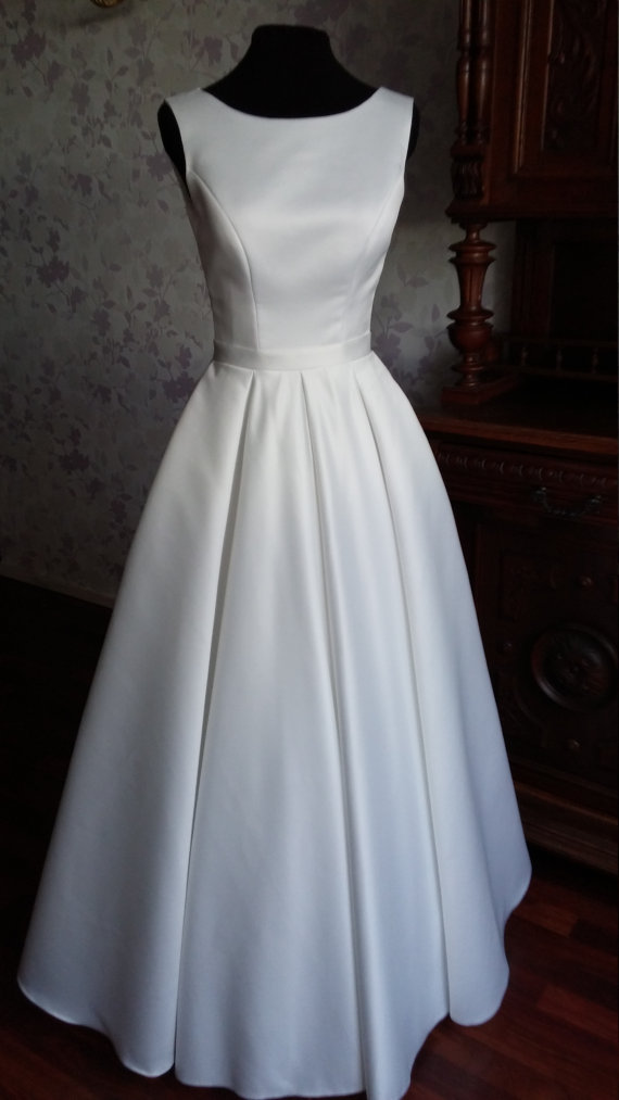 Modern Simple Satin Wedding Dress with Open Back Court Train Ruffled Scoop Neck High Quality Custom Made White Bridal Gowns China