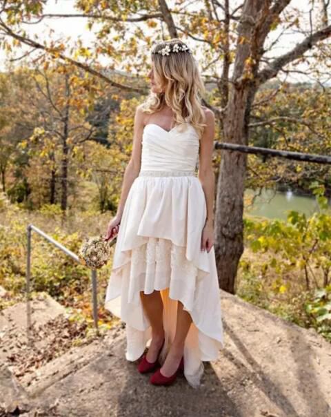 2017 Country Hi Low Wedding Dresses Cheap Sweetheart Ruched Tiered High Low Beach Bridal Gowns With Beaded Sash Custom Made EN8235