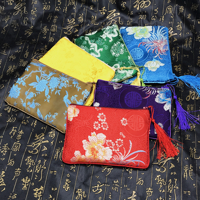 Cotton filled Thicken Silk Brocade Zipper Pouch Jewelry Travel Storage Bag Universal Phone Bag Purse Tassel Craft Pouches Gift Bags 50pcs/l
Cotton filled Thicken Silk Brocade Zipper Pouch Jewelry Travel Storage Bag Universal Phone Bag Purse Tassel Craft Pouches Gift Bags 50pcs/l