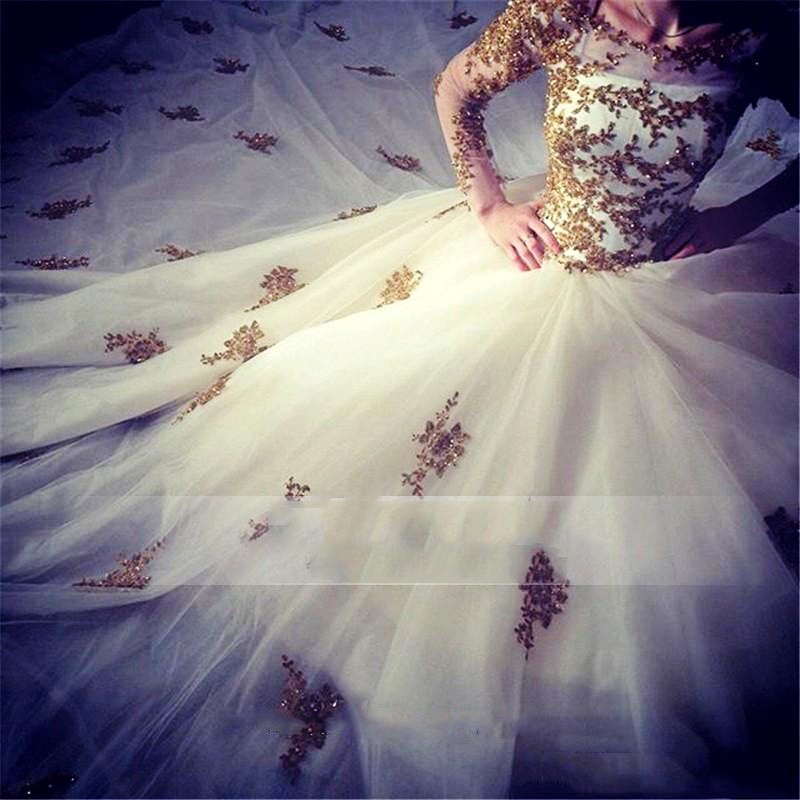 Charming Ball Gown Wedding Dress Jewel Long Sleeves Golden Applique Beaded Vintage Bridal Gown Glamorous Tulle Chapel Train Wedding Dresses