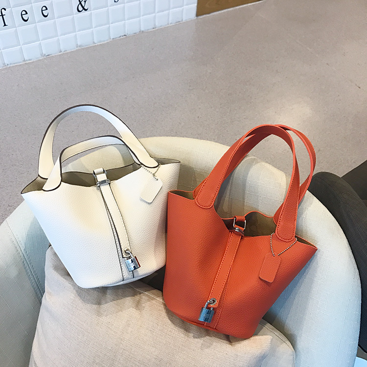 HOT SALE FASHION Ladies Handbags Tote bag Fashion European print Lock PU leather New bag 2017 New arrival от DHgate WW