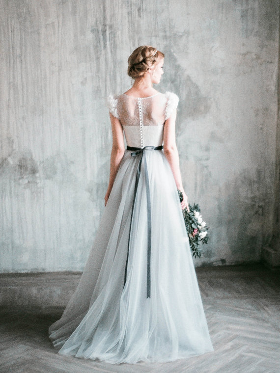 Garden Style Wedding Dresses Light Gray Tulle Bottoms Ivory Lace Sweep Train Buttons Back Cap Sleeves Bridal Gowns, Same as picture
Garden Style Wedding Dresses Light Gray Tulle Bottoms Ivory Lace Sweep Train Buttons Back Cap Sleeves Bridal Gowns, Same as picture