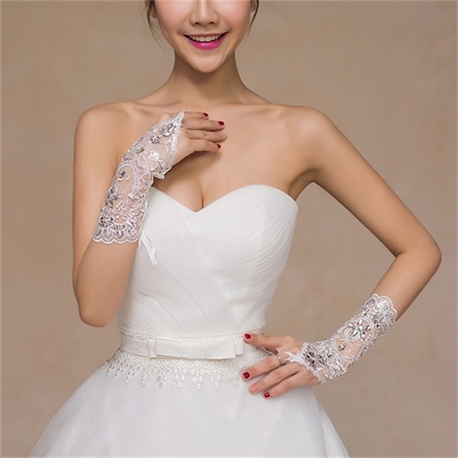 Brand New Beads Bridal Gloves with Lace Up Romantic Princess Wedding Gloves for Wedding Dress Elegant White Ivory Red Bridal Accessories