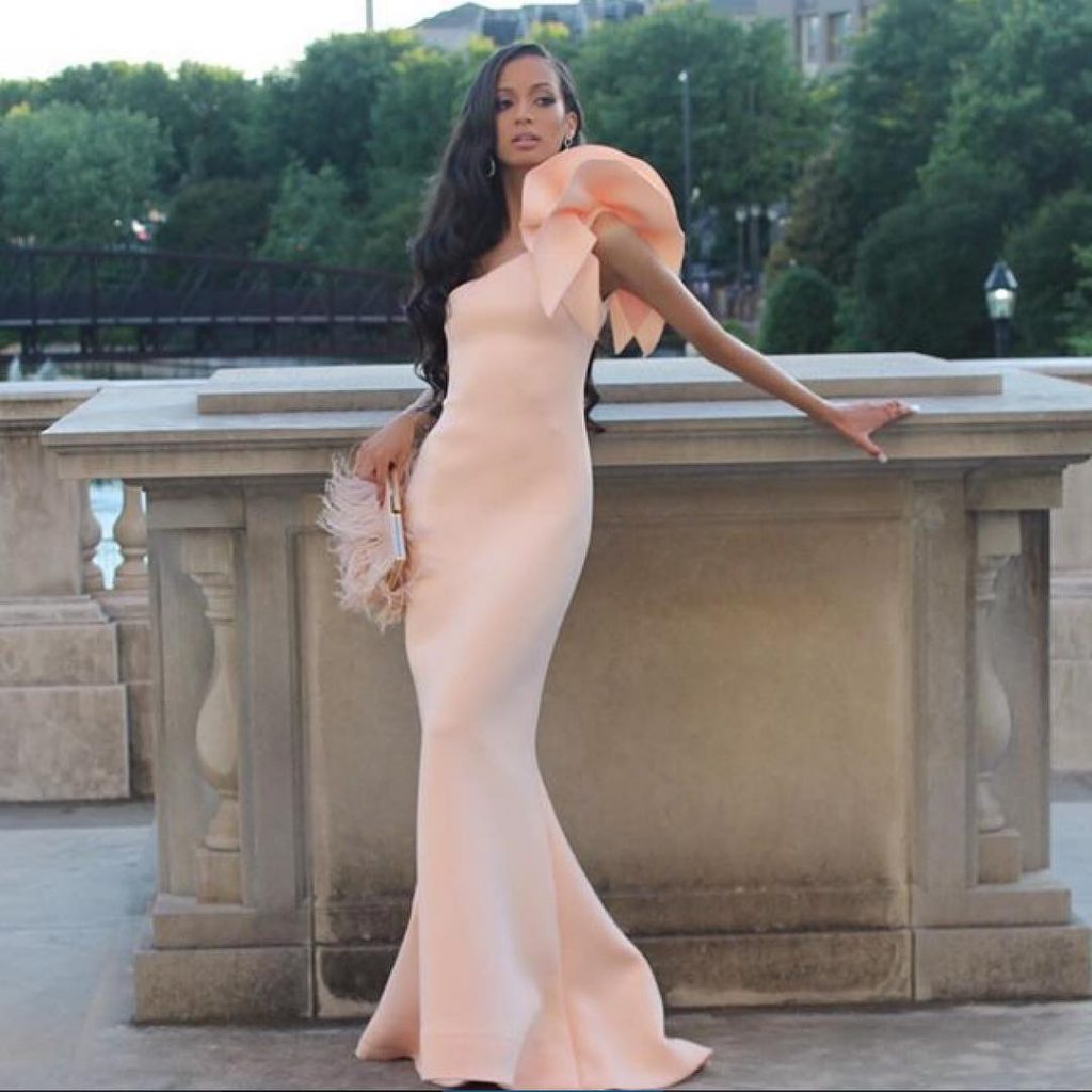 One Shoulder Mermaid Formal Evening Dresses Ruffles Tiers on Shoulder Elegant Long Evening Gowns vestido festa longo, Champagne
One Shoulder Mermaid Formal Evening Dresses Ruffles Tiers on Shoulder Elegant Long Evening Gowns vestido festa longo, Champagne