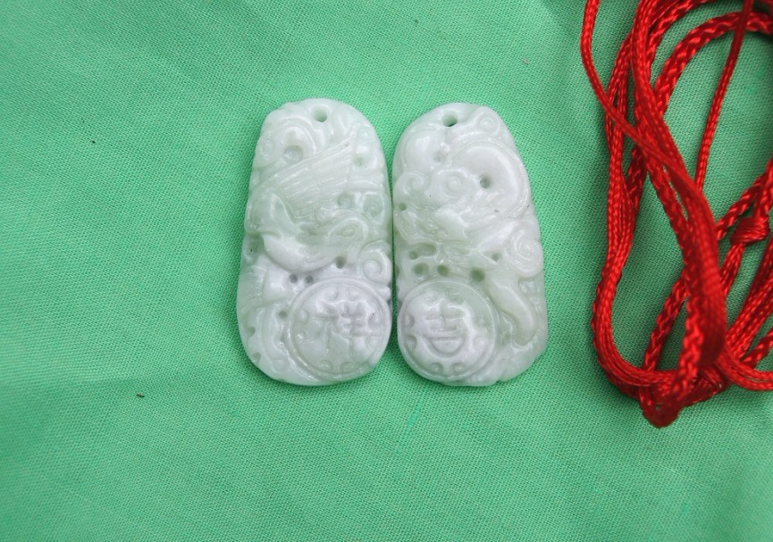White and green jade. amulet In extremely good fortune (good fortune) necklace pendant