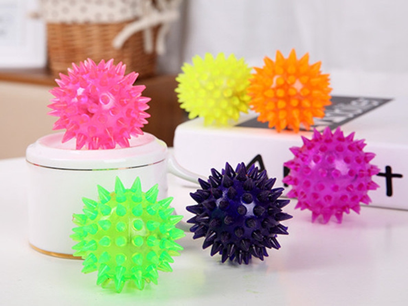100pcs/lot Fast shipping Dog Cat Pet LED Squeak toy Rubber Chewing Bell Ball whistle ball Hedgehog Fun Toys
