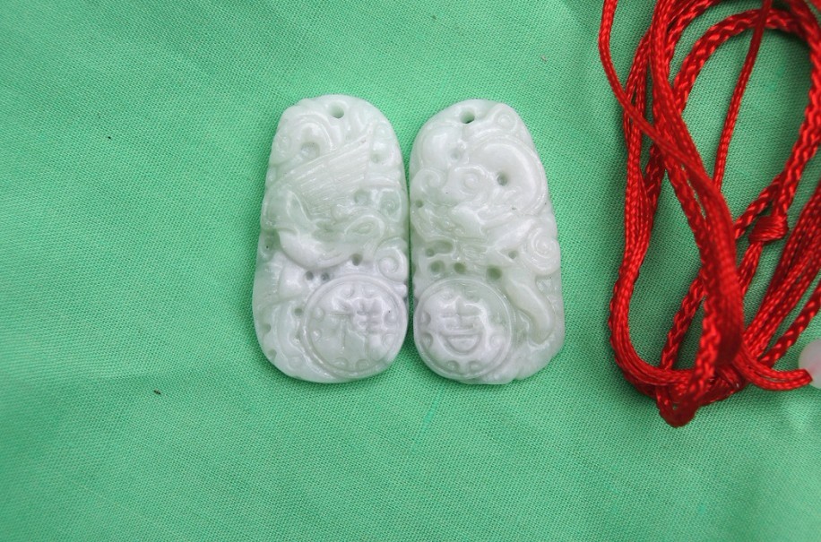 White and green jade. amulet In extremely good fortune (good fortune) necklace pendant