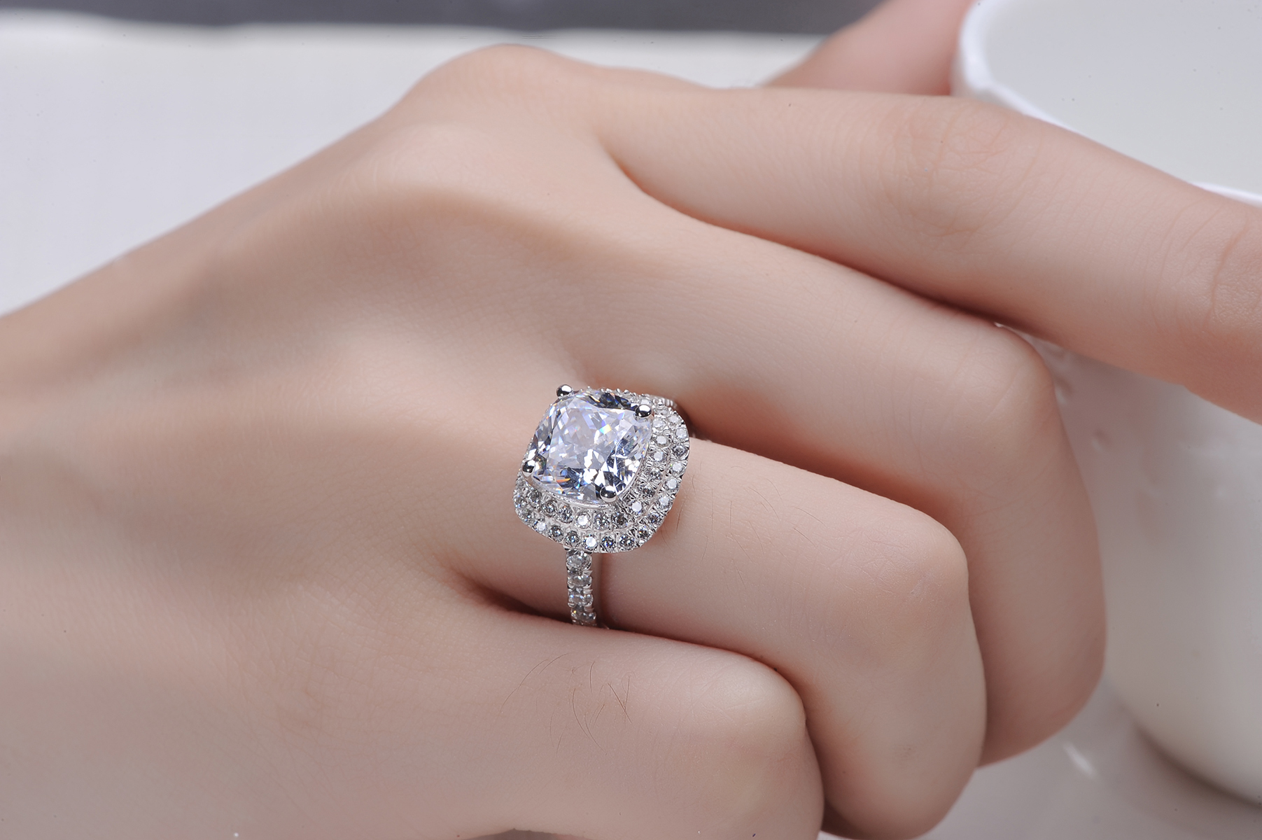 Affordable 3Ct Cushion Cut Clear Synthetic Diamond Wedding Female Ring Solid 925 Sterling Silver Ring White Gold Plated Jewelry