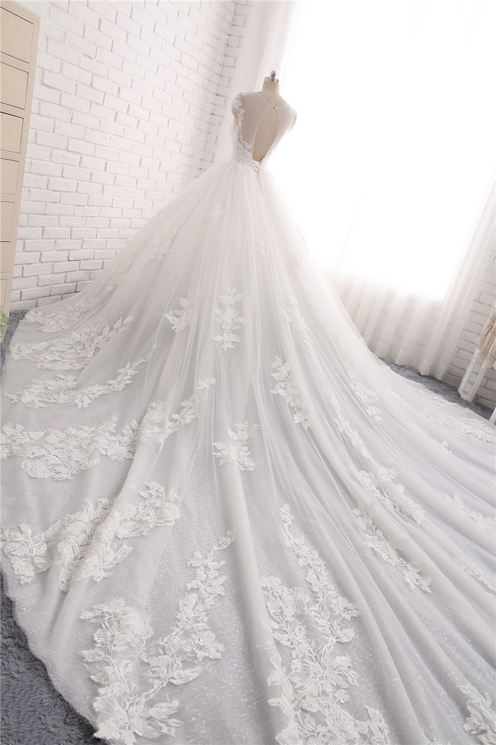 Vintage Vestido De Noiva Long Wedding Dress Scoop Cap Sleeve Ball Gown Chapel Train Beaded Lace Tulle Bride Dresses casamento