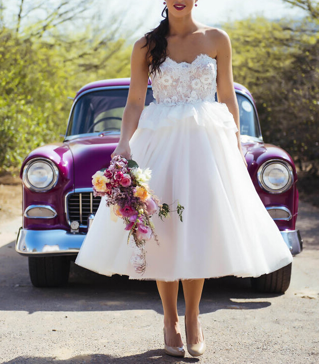 Lovely A-Line Short Wedding Dresses Sweetheart Lace-Applique Sleevless Sexy Tea-Length Bridal Dress New Arrival Stylish Tulle Wedding Gowns, Silver
Lovely A-Line Short Wedding Dresses Sweetheart Lace-Applique Sleevless Sexy Tea-Length Bridal Dress New Arrival Stylish Tulle Wedding Gowns, Silver
