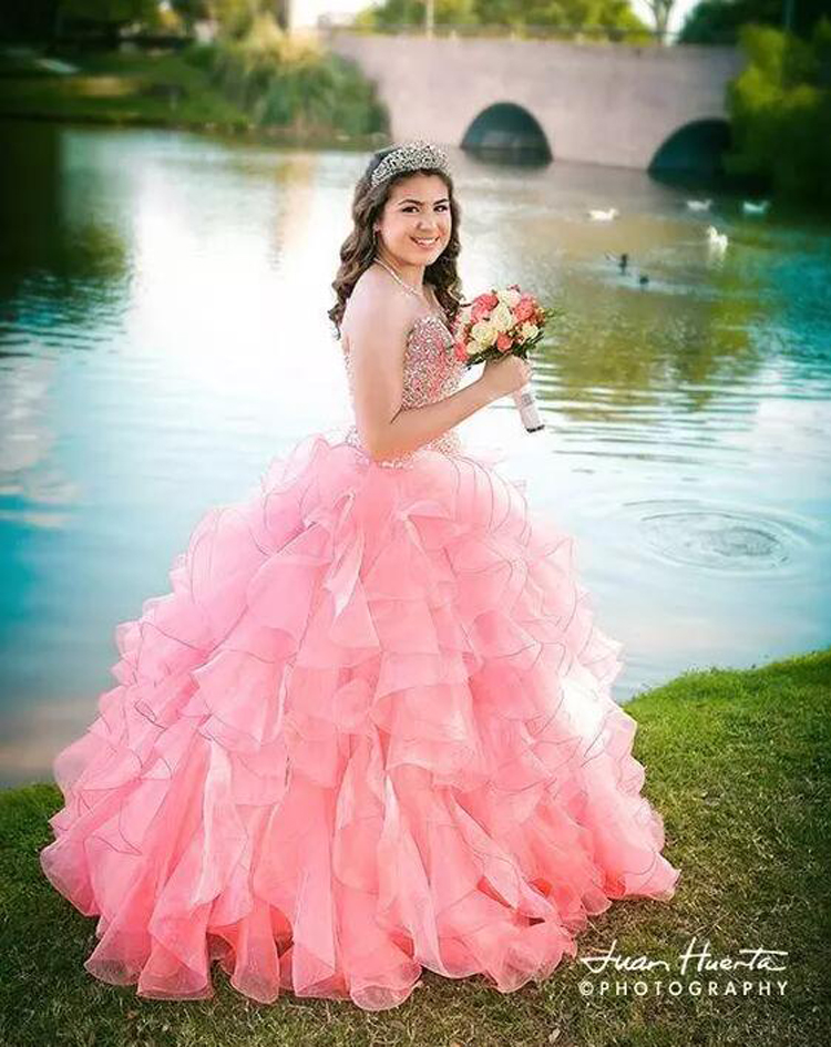 2017 Pink Organza Ruffles Ball Gown Quinceanera Dresses Exquisite Rhinestones Crystal Beaded Sweetheart Lace Up Back Sweet 15 Gowns EN9281