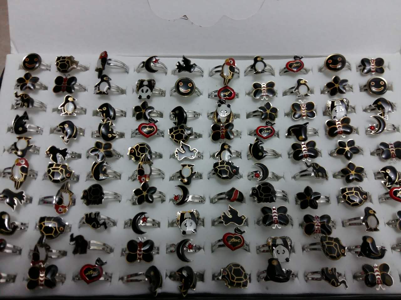 New fashion high quality cartoon animal mood rings open mouth Adjustable change color ring mixed design
New fashion high quality cartoon animal mood rings open mouth Adjustable change color ring mixed design