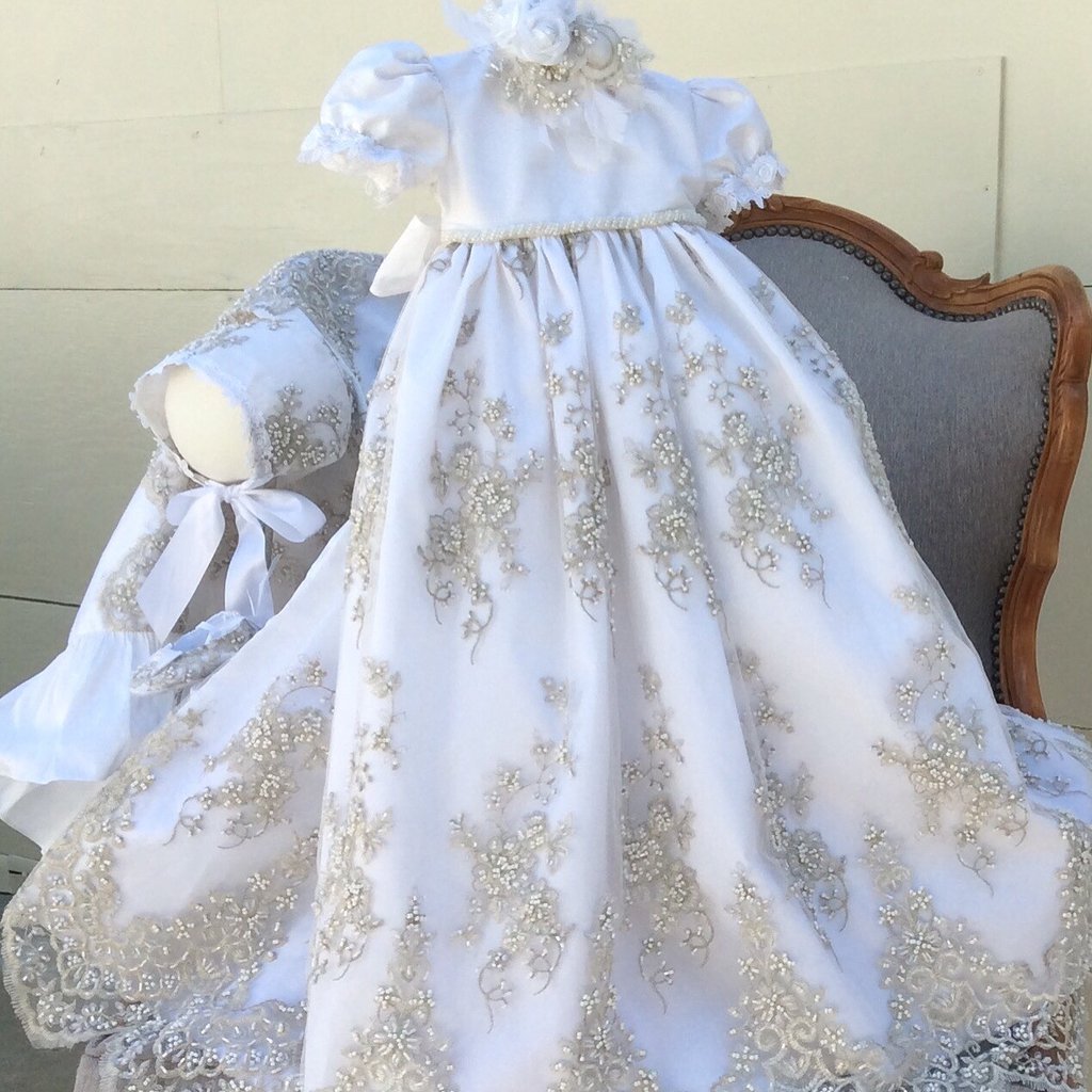 2019 Designer New Christening Gowns For Baby Girls Jewel Neck Lace Appliqued Baptism Dresses First Communication Dress With Bonnet