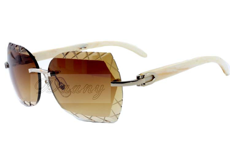 Factory Outlet color engraving lens, high quality carved sunglasses 8300593 pure natural white horn sunglasses, size: 60-18-140mm
Factory Outlet color engraving lens, high quality carved sunglasses 8300593 pure natural white horn sunglasses, size: 60-18-140mm