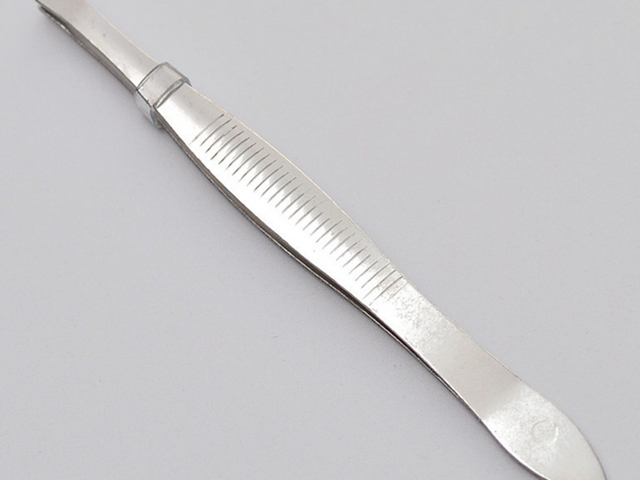 Useful Lady Stainless Steel Shape Tool Eyebrow Face Nose Hair Clip Tweezer Remover