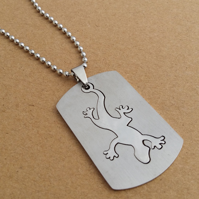 1pcs Stainless Steel Animal Gecko charm Necklace Lizard Chameleon Necklace Reptile Four-legged Snake Pendant Sweater Detachable Necklace