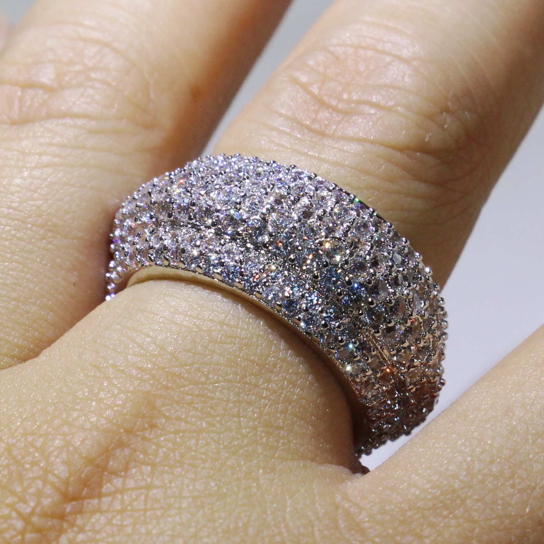 Sterg Sier Circle Ring: Radiant White Sapphire CZ Dia Gemstones