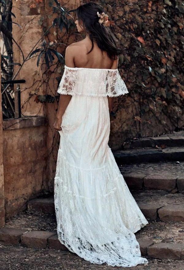Vintage 1970s Bohemian Wedding Dresses Flounce Off Shoulder Neckline A Line Court Train Ivory Lace Beach Boho Bridal Gowns
