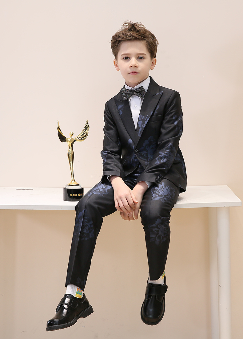 New Arrival Baby Boy Clothes Notchel Lapel Plained Black Fabric Three To Five Pieces Boys Suits For Wedding Party Business Formal Tuxedos