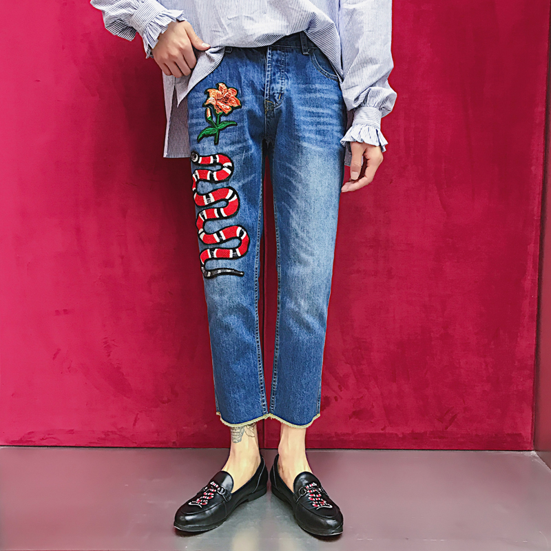 MIXCUBIC 2017 Autumn Korean style unique flower snake Embroidered jeans for men casual slim fit jeans men feet pants size M-XXL, Blue
MIXCUBIC 2017 Autumn Korean style unique flower snake Embroidered jeans for men casual slim fit jeans men feet pants size M-XXL, Blue