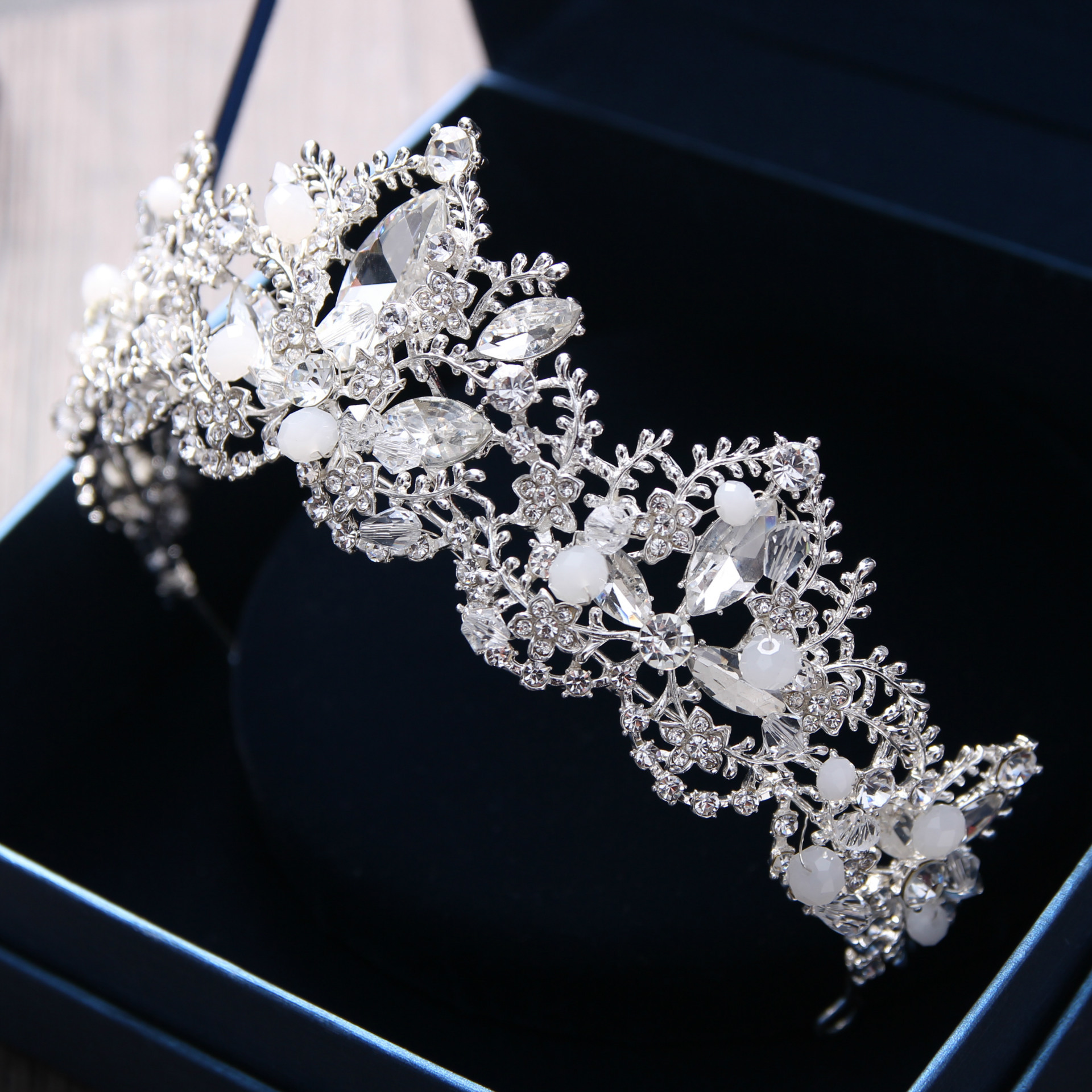 Sliver Plated Wedding Crown Bridal Bridesmaid Flower Girls Crystal tiara Rhinestone crown headband Wedding Dress Studio Tiara Sweet 16