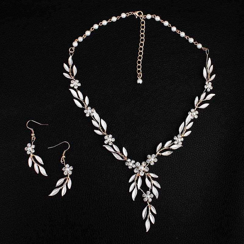 2019 Korean Style Gold Leaves Earring Necklace Set Headban HeadPiece Rhinestone Crystal Flower Faux Pearls Bridal Party Bridal Jewelry
2019 Korean Style Gold Leaves Earring Necklace Set Headban HeadPiece Rhinestone Crystal Flower Faux Pearls Bridal Party Bridal Jewelry