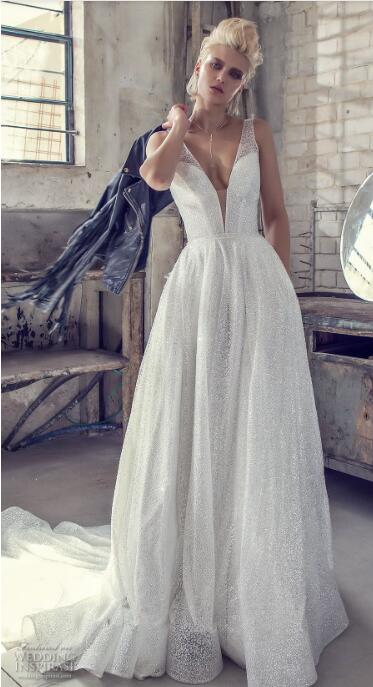 Pnina Tornai 2019 Wedding Dress Sparkly Sequined Deep V Neck Bridal Gowns With Wave Detailed Sweep Train