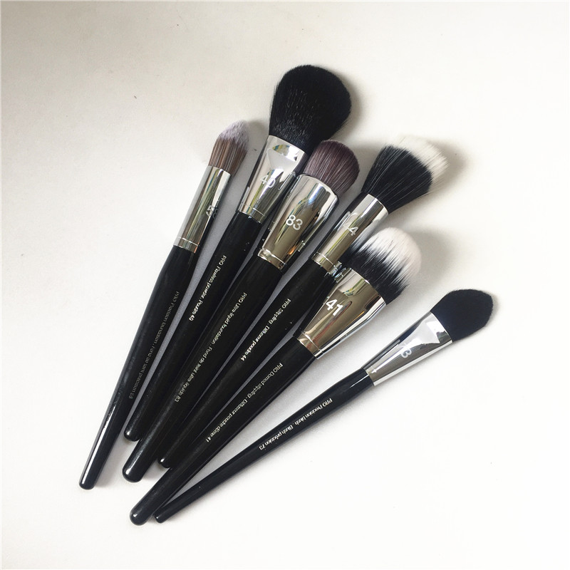 Pro brush 41 Domed Stippling 44 Stippling 73 Precision Blush 58 Precision Foundation 40 Flawless Powder 83 Ultra-liquid - Makeup Brushes
Pro brush 41 Domed Stippling 44 Stippling 73 Precision Blush 58 Precision Foundation 40 Flawless Powder 83 Ultra-liquid - Makeup Brushes