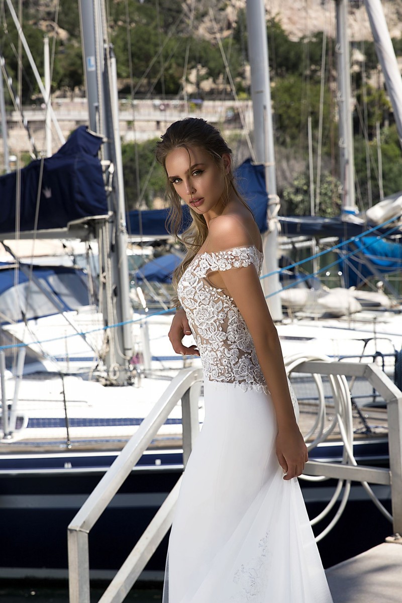 Tina Valerdi 2019 Mermaid Wedding Dresses Sheer Off The Shoulder Lace Appliqued Bridal Gowns Sweep Train Dubai Arabic Vestidos Custom Made