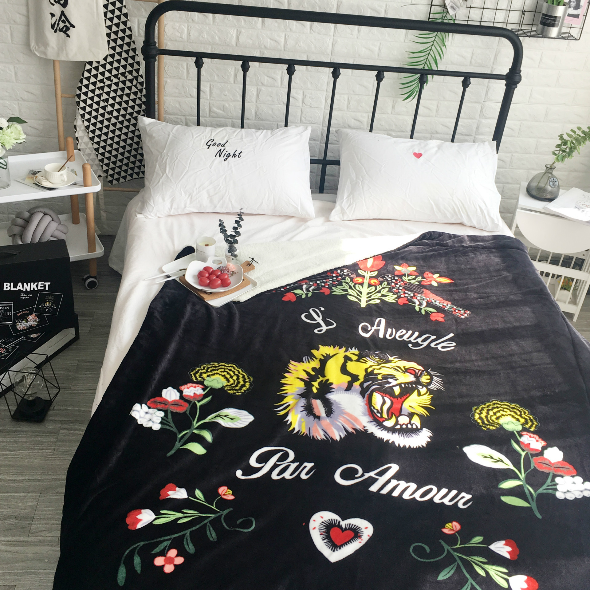 High quality fashion brand 3D printing tiger head and snake pattern flannel blankets Air conditioning Blanket outdoor sofa stuffy carpet
High quality fashion brand 3D printing tiger head and snake pattern flannel blankets Air conditioning Blanket outdoor sofa stuffy carpet
