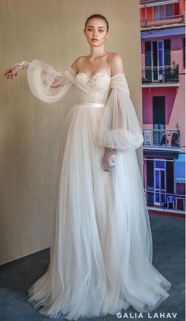 2019 Vintage Designer Wedding Dresses Off Shoulder Loose Long Sleeve Bridal Gowns With Lace Applique Beads Customized Wedding Dress