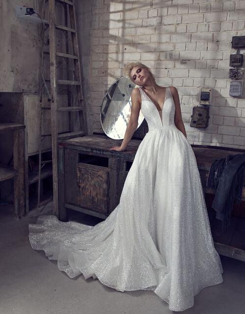 Pnina Tornai 2019 Wedding Dress Sparkly Sequined Deep V Neck Bridal Gowns With Wave Detailed Sweep Train