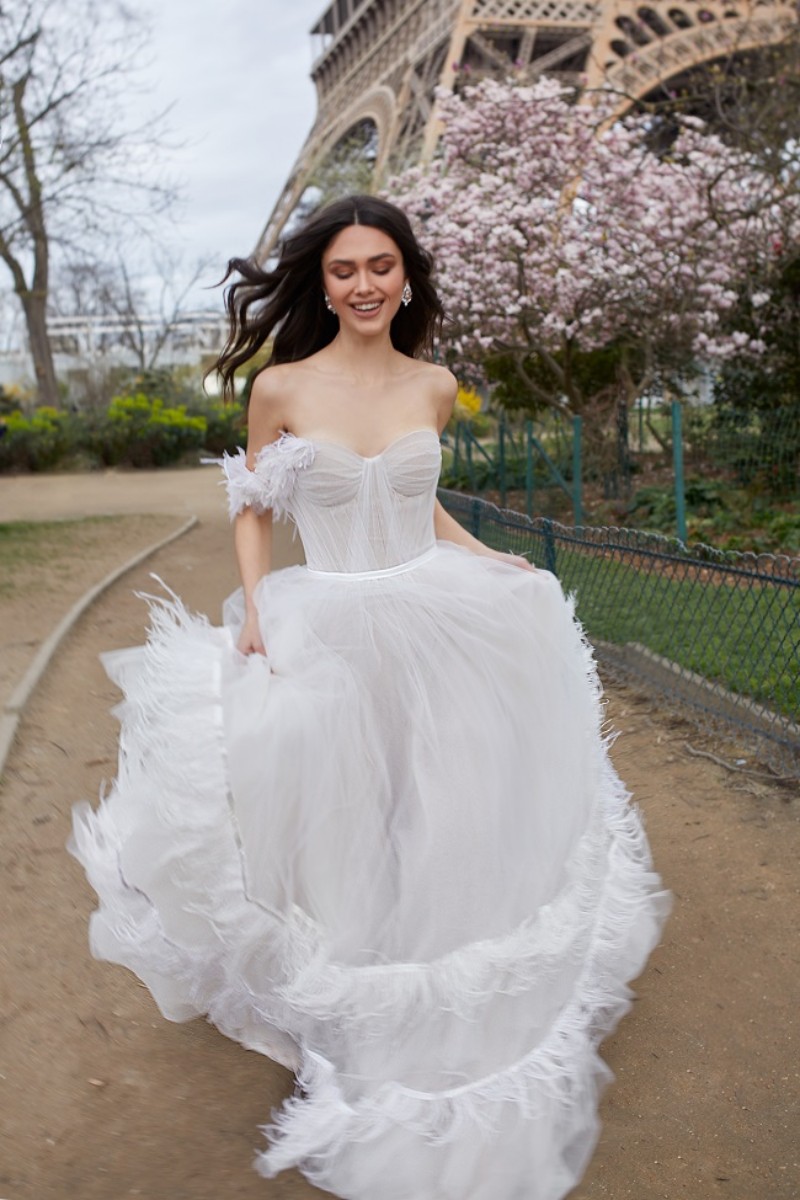 Julie Vino 2019 Feather Wedding Dresses Sexy Off The Shoulder Backless Court Train Boho Beach Bridal Gowns Custom Made