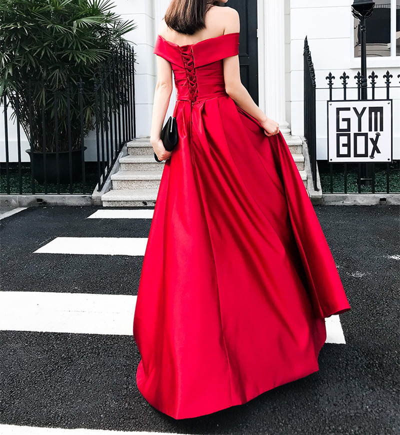Sexy Off Shoulder Red Evening Dresses Satin Long Prom Dress Pleats Sweep Train Sexy Evening Gowns Party Wear Top Quality