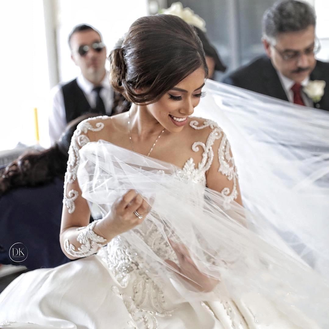 Dresses With Lace Chapel Train Sheer Neck Long Illusion Sleeves Applique Button Back Wedding Gowns Bridal Dress Party