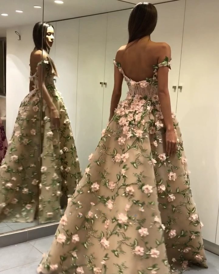 Dubai Fashion Formal Evening Dresses 3D Flowers Sexy Off Shoulder Beads Applique Tulle Ball Gown Prom Dress Glamorous Saudi Celebrity Dress