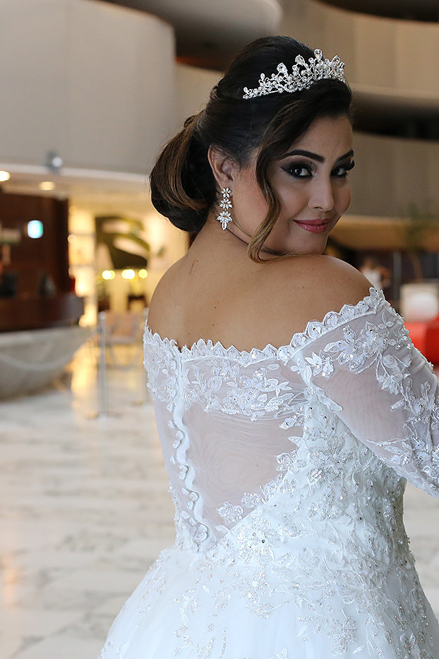 Lace Sparkly Long Sleeves Wedding Dresses Off The Shoulder Sequined Bridal Gowns Beaded A E Sweep Train Tulle Vestido De Novia