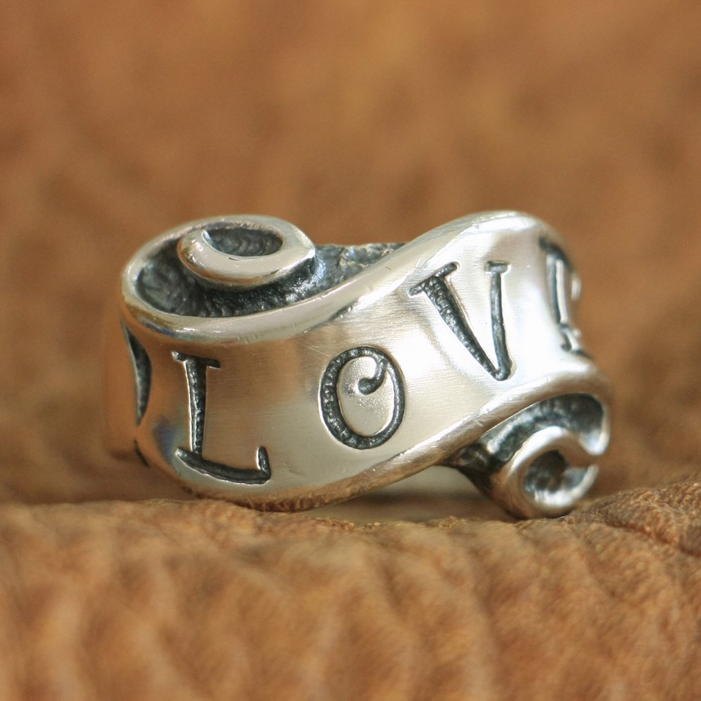 LINSION 925 Sterling Silver Love & Hate Ribbon Ring Biker Punk Ring TA105 US Size 7 to 15
LINSION 925 Sterling Silver Love & Hate Ribbon Ring Biker Punk Ring TA105 US Size 7 to 15