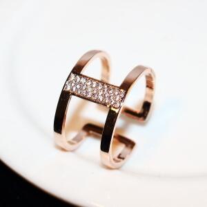 Vintage Finger Rings 18K Gold Plated Fashion Wedding / Party Ring For Women Punk Zircon Charms Rings Costume Accessories Bijoux, Silver
Vintage Finger Rings 18K Gold Plated Fashion Wedding / Party Ring For Women Punk Zircon Charms Rings Costume Accessories Bijoux, Silver