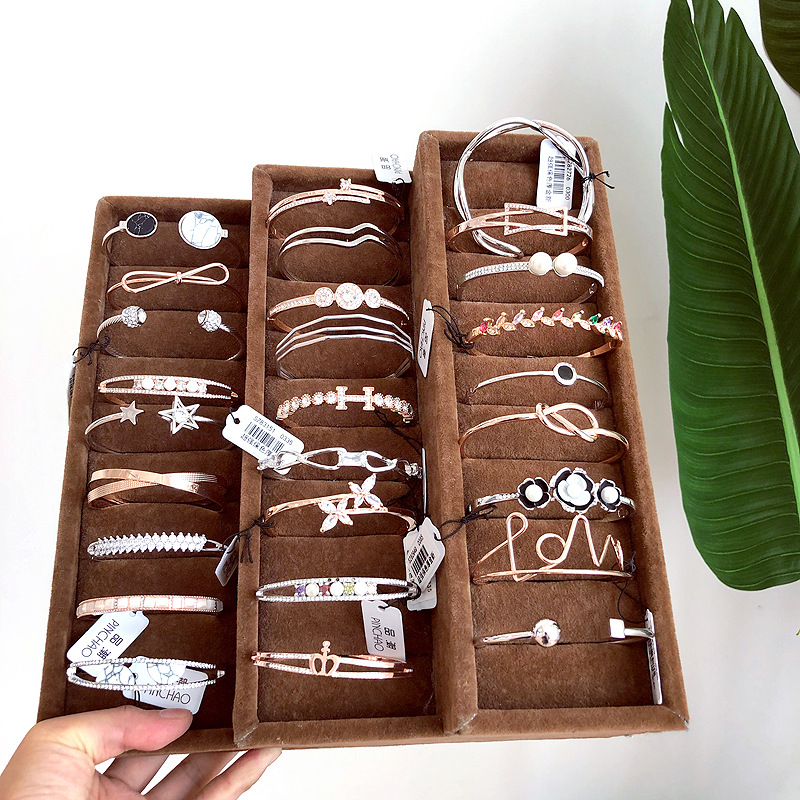 Simple zircon bracelet temperament female bracelet plating diamond alloy couple student bracelet Accessories wholesale2021
Simple zircon bracelet temperament female bracelet plating diamond alloy couple student bracelet Accessories wholesale2021