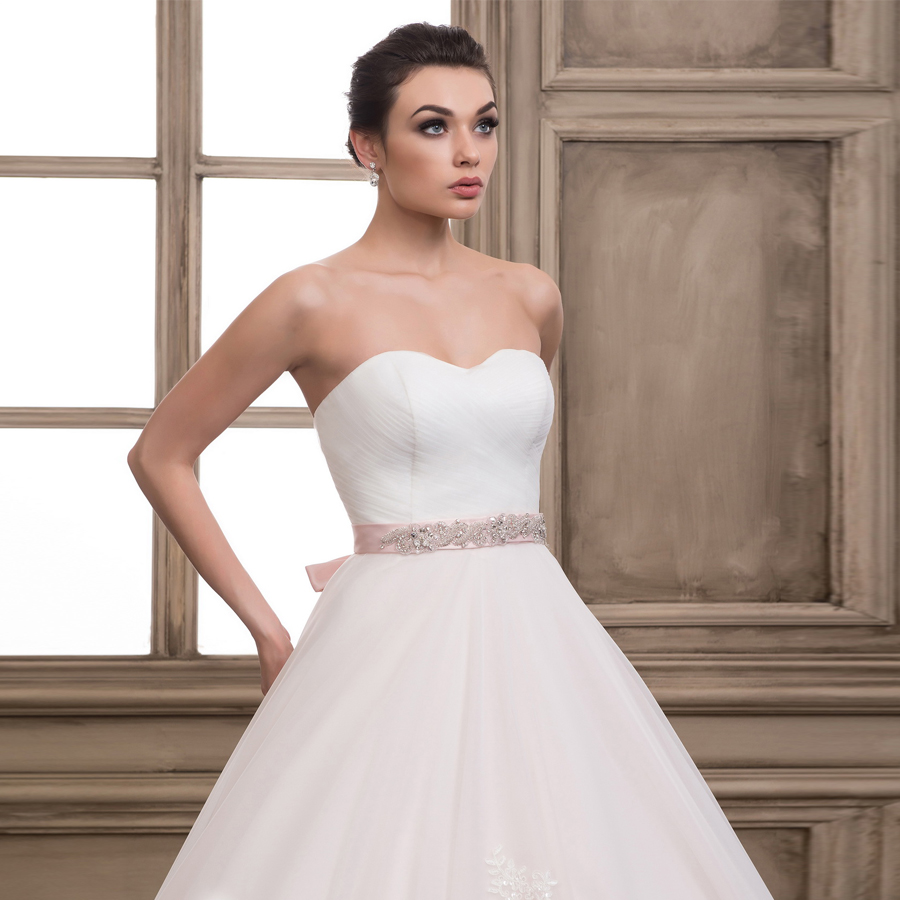 White Sweetheart Wedding Dresses 2019 Hot Sale Pink Blet Ruched and Appliques Open Back Bridal Dresses Women Gowns Cheap