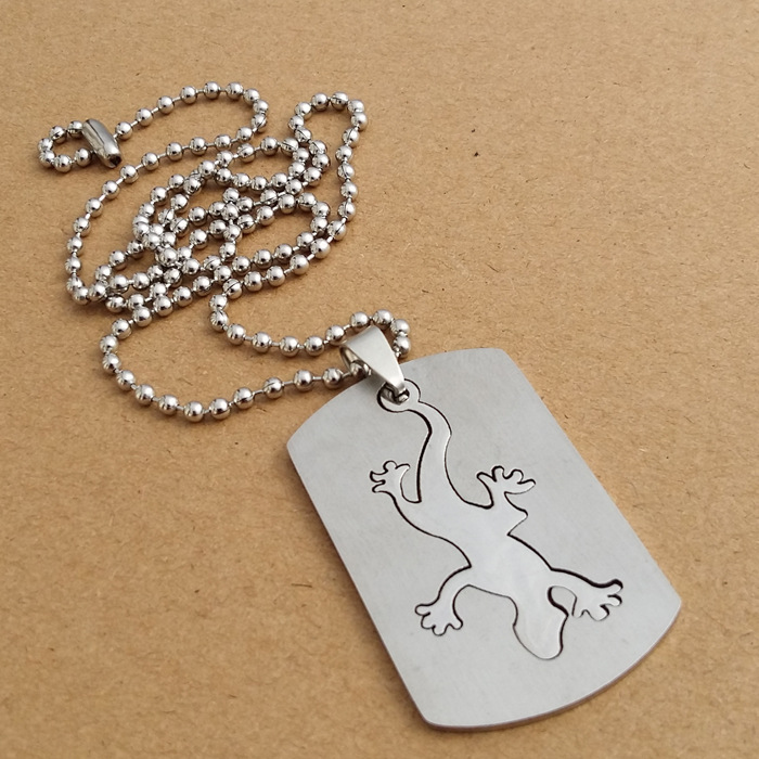 1pcs Stainless Steel Animal Gecko charm Necklace Lizard Chameleon Necklace Reptile Four-legged Snake Pendant Sweater Detachable Necklace